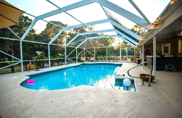 Green House - Events Welcome! Sleeps up to 25!