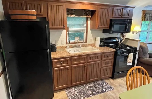 Queen's Place near Seneca Lake