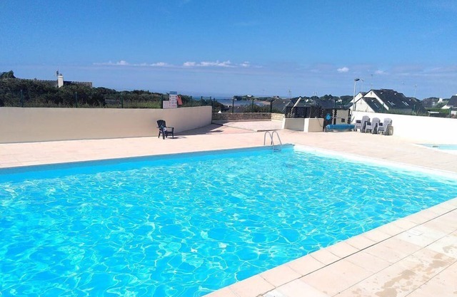 Maisonette 2 rooms Mezzanine 4 people with common outdoor pool, near beach