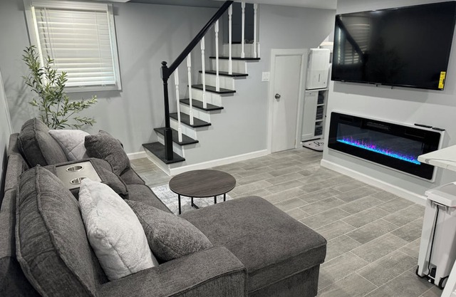 New Fully Renovated Apartment. Cozy Retreat!