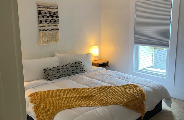 Stowe Lofts-Cozy 2-bedroom condo, peaceful on the Stowe/Morristown line WiFi, AC