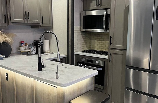 Charming 2-bedroom RV in brilliant Atwater with WiFi, AC