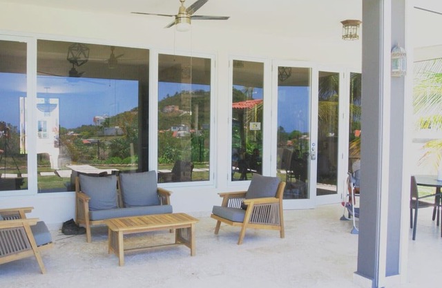 Peaceful Neighborhood in Luquillo w/pool. Close to Beach- Restaurants! OceanView