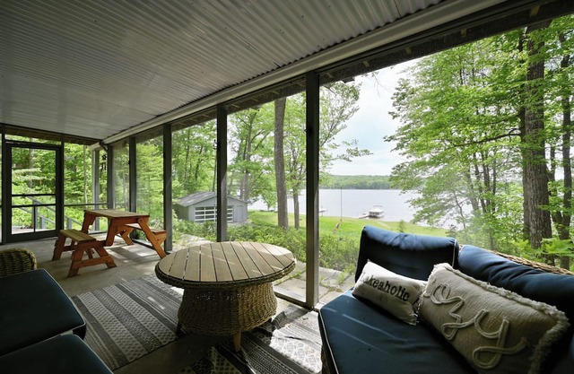 Well-appointed and comfortable retreat on Silver Lake - 2 hour drive to Minneapolis