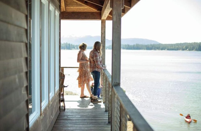 Serene retreat, just 15 minutes away from Downtown Petersburg!