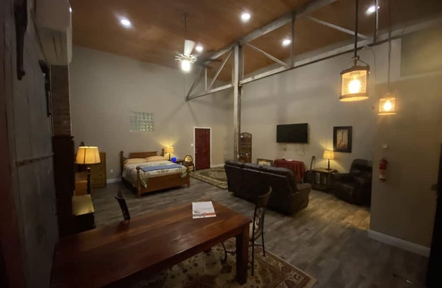 Executive/Corporate Short Term 1950’s Art Deco Classic