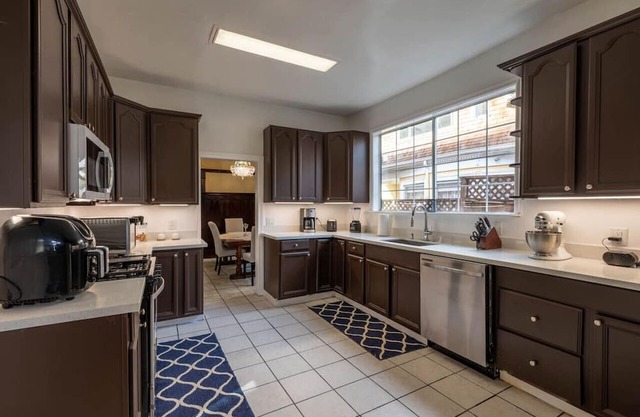 Room in Berkeley Bliss w/ Modern Comforts