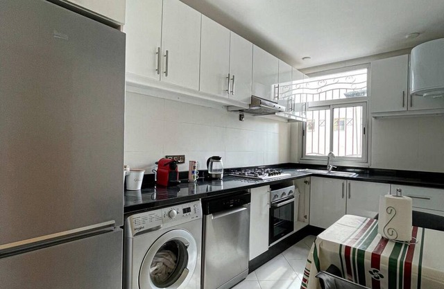 Nejma Peaceful 2-bedroom Near Corniche