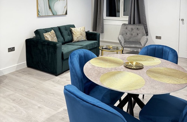 Cozy Stay Near Heathrow Airport