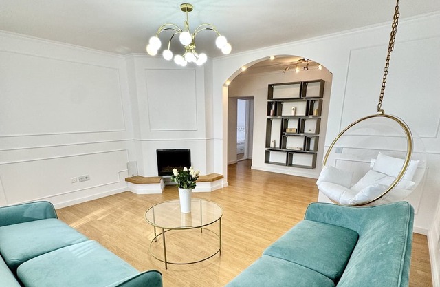 Private building - Apartment - spacious and newly renovated