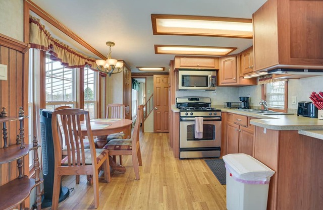 Alanson Home w/ Grill: 23 Mi to Mackinaw Island