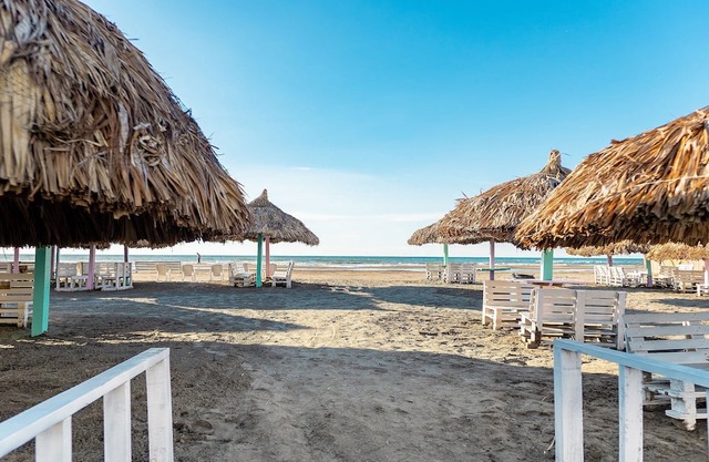 01. Super House with access to the sea and exclusive beach