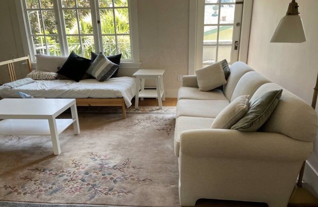 Spacious North Berkeley Flat In Quiet, Walkable Tree-Lined Neighborhood