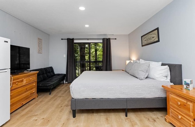 Timbers Studio 18 with Wintergreen Advantage