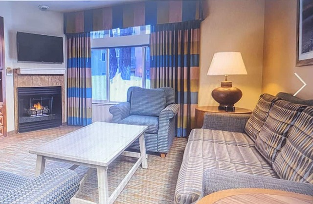 Cozy 1-bedroom apartment with WiFi and fitness room in lovely Zephyr Cove