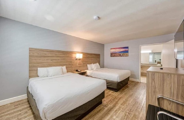 Non-Smoking 2 Queen Beds