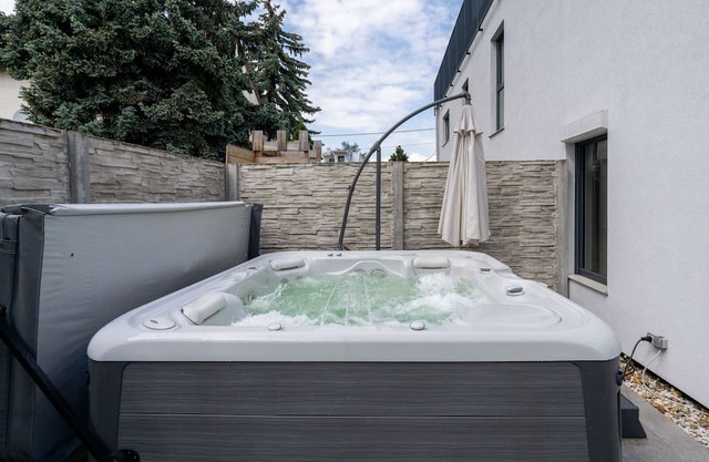 Villa near the VIC and United Nations and the Danube.