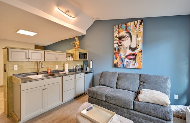 Central Crestone Studio, 2 Mi to Hiking Trails!
