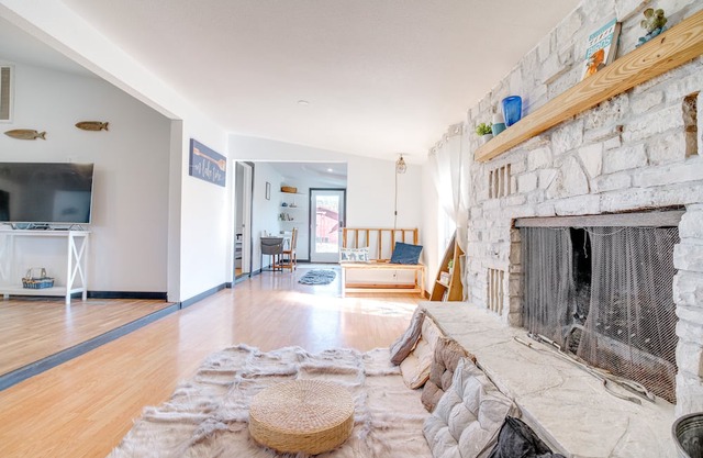 Dog-Friendly Burnet Home - Walk to Buchanan Lake!