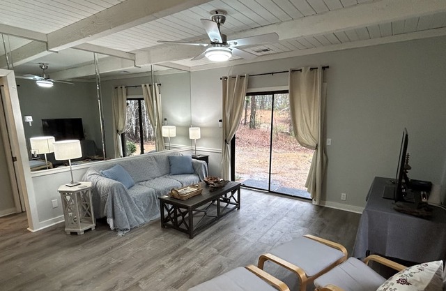 Peaceful Lake House. Dock, Kayaks, Firepit, Hammock