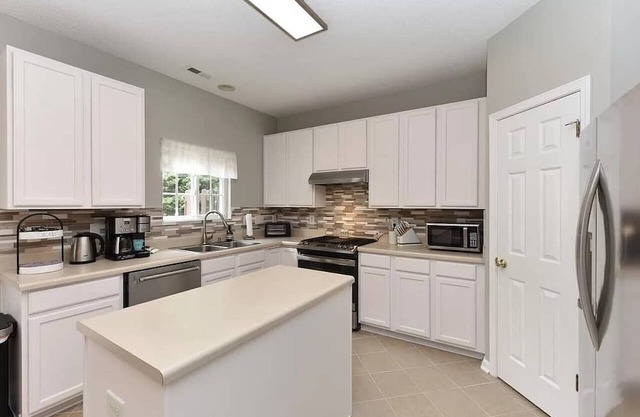 Spacious 3BR Duplex in Apex