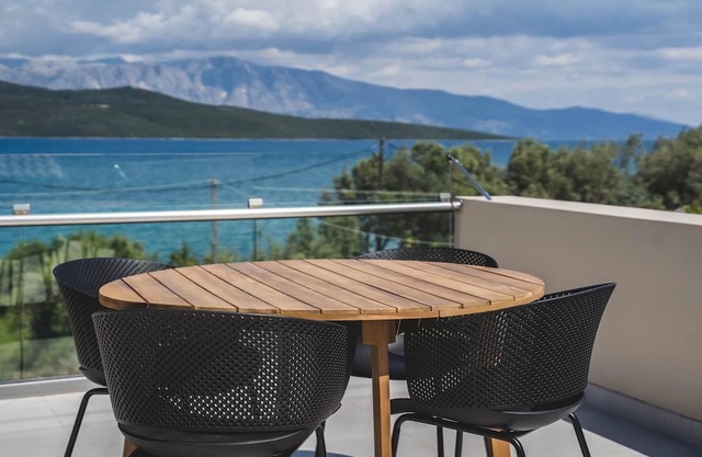 One-Bedroom with Attic Apartment Sea View