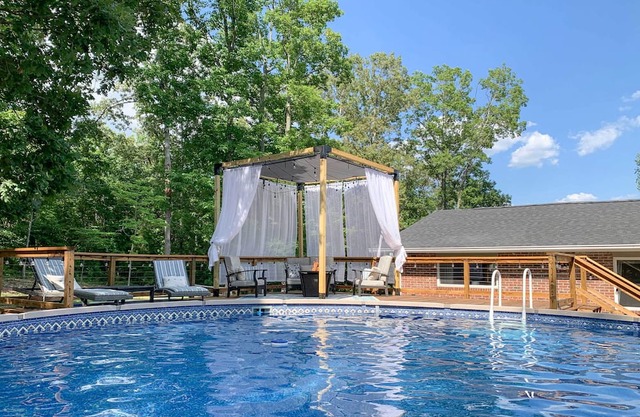 Charming Cottage w/ Hot Tub: 15 Mi to Chattanooga!