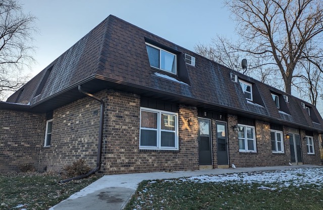 Cozy Newly Remodeled Two-Bedroom Townhouse in Green Bay Near Lambeau!