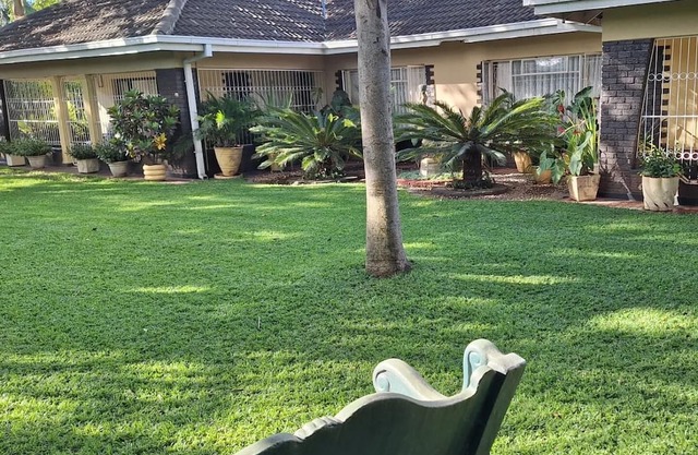 Guesthouse with green garden and pool - 2102