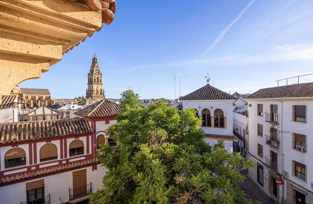 Musical stay, the Mosque and Jewish Quarter nearby