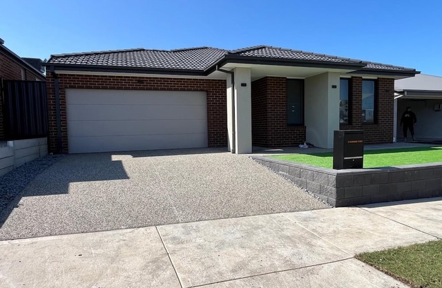 Perfect Family Home w Garage Near Parks & Donnybrook