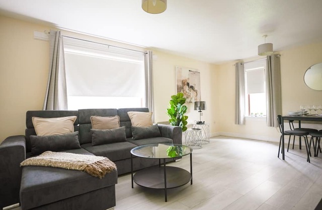 Cosy Modern Flat Livingston Central