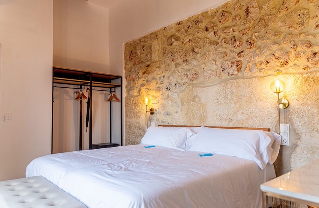 CAS CATALÀ - SUITE VP - Beautiful room in a boutique hotel with views of the shared pool