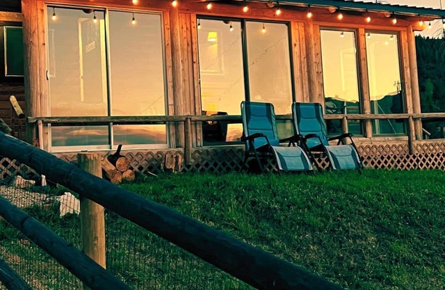 Amazing Log Cabin with Stunning Views in Conner, Montana