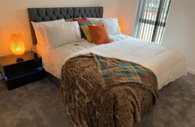 2 Bed Flat- Direct Links to Central London