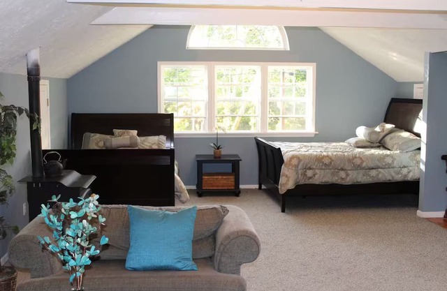 Creekside Loft + Allstar Deluxe