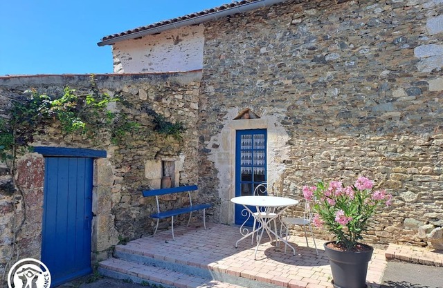 Cottage in medieval Vouvant with private parking, 4 bedrooms