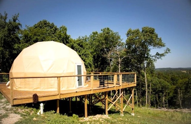 Fox Wood Dome w/Cedar Hot Tub & Mountain Views