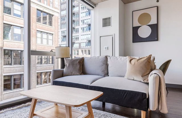 Blueground | West Loop, pool, nr Union Park