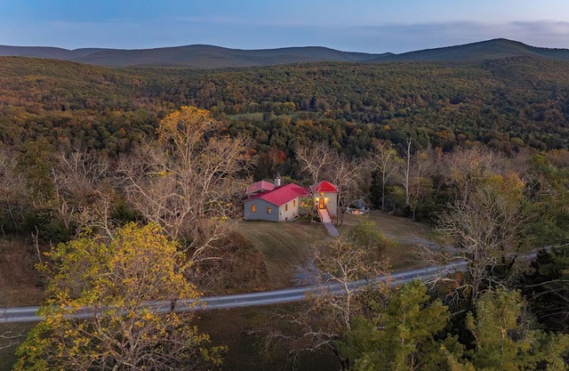 ArtHaus | Modern Mountaintop Oasis + Nature Spa