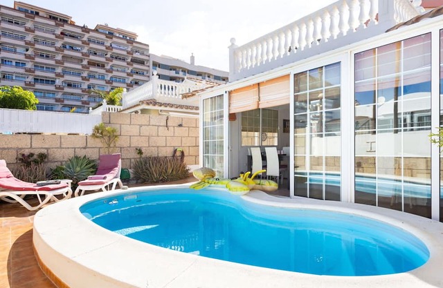 Beautiful villa for 8 people with WIFI, A/C, private pool, TV, terrace and parking