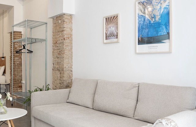 Charming 1-bedroom apartment in lovely València with WiFi, AC