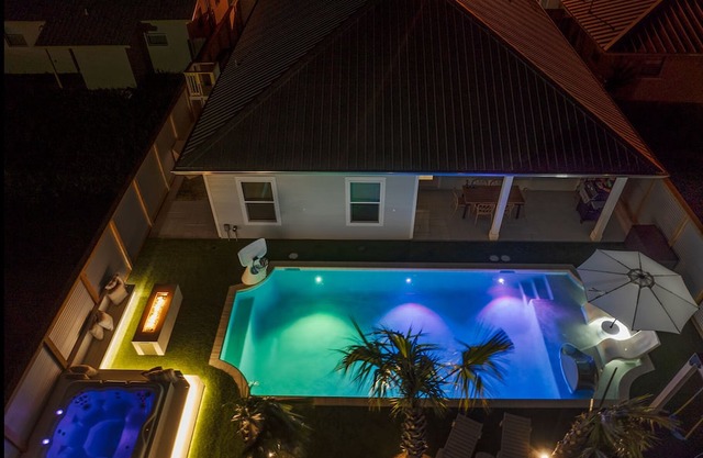 Free Golf Cart-Heated Pool-Spa-5min Walk to Beach