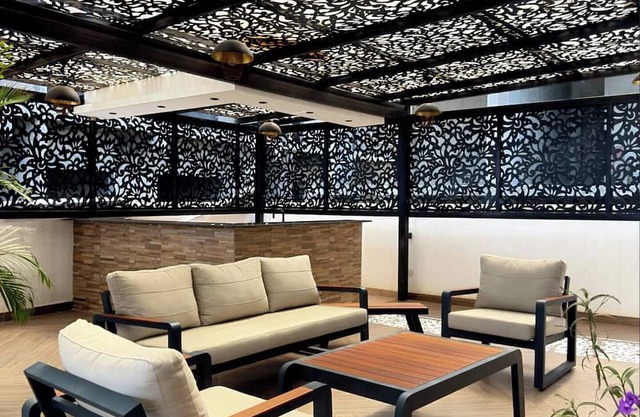 Stylish 2BR in Cantonments - Pool, Gym, Rooftop - Ideal for Long Stays
