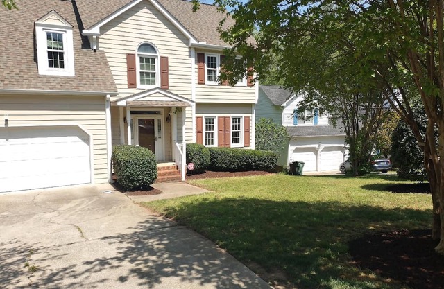 Charming 2-bedroom house with WiFi and AC in delightful Cary