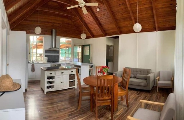 Cosy Cottage in Sanctuary Point. Pet Friendly