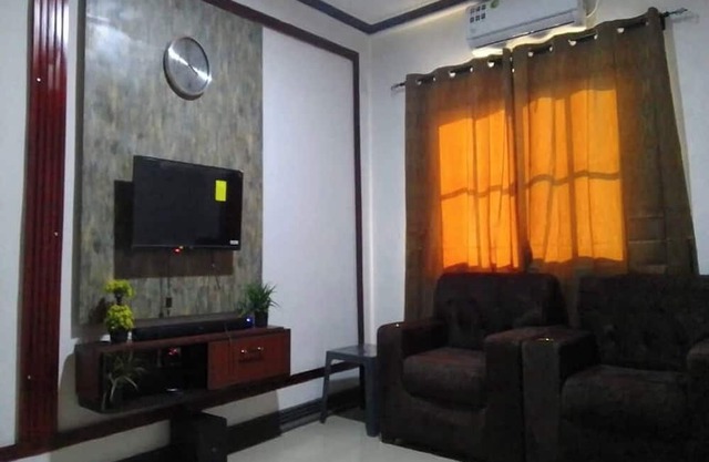 MVH Apartment in Sunyani with free WiFi, AC and fully furnished kitchen.