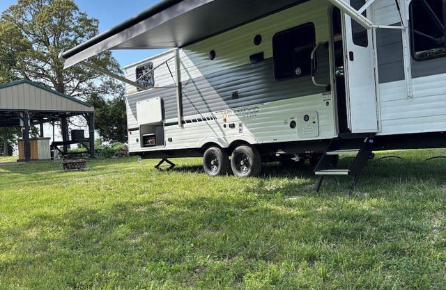 2-bedroom RV in perfect Hartford with AC