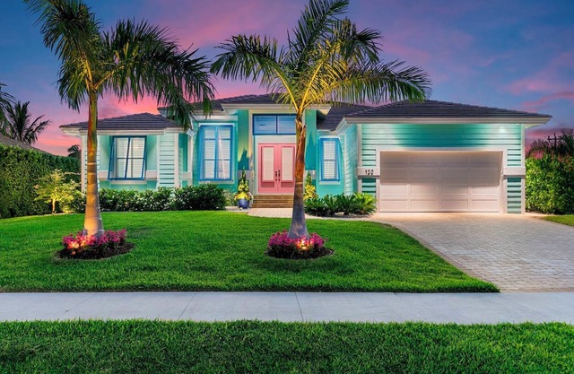 Beautiful 3 Bedroom/2 Bath with den pool home