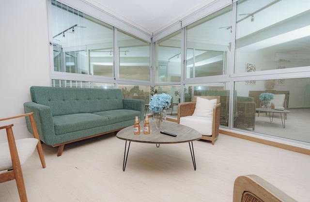Luxury 2BR Cityview apt, parking and balcony